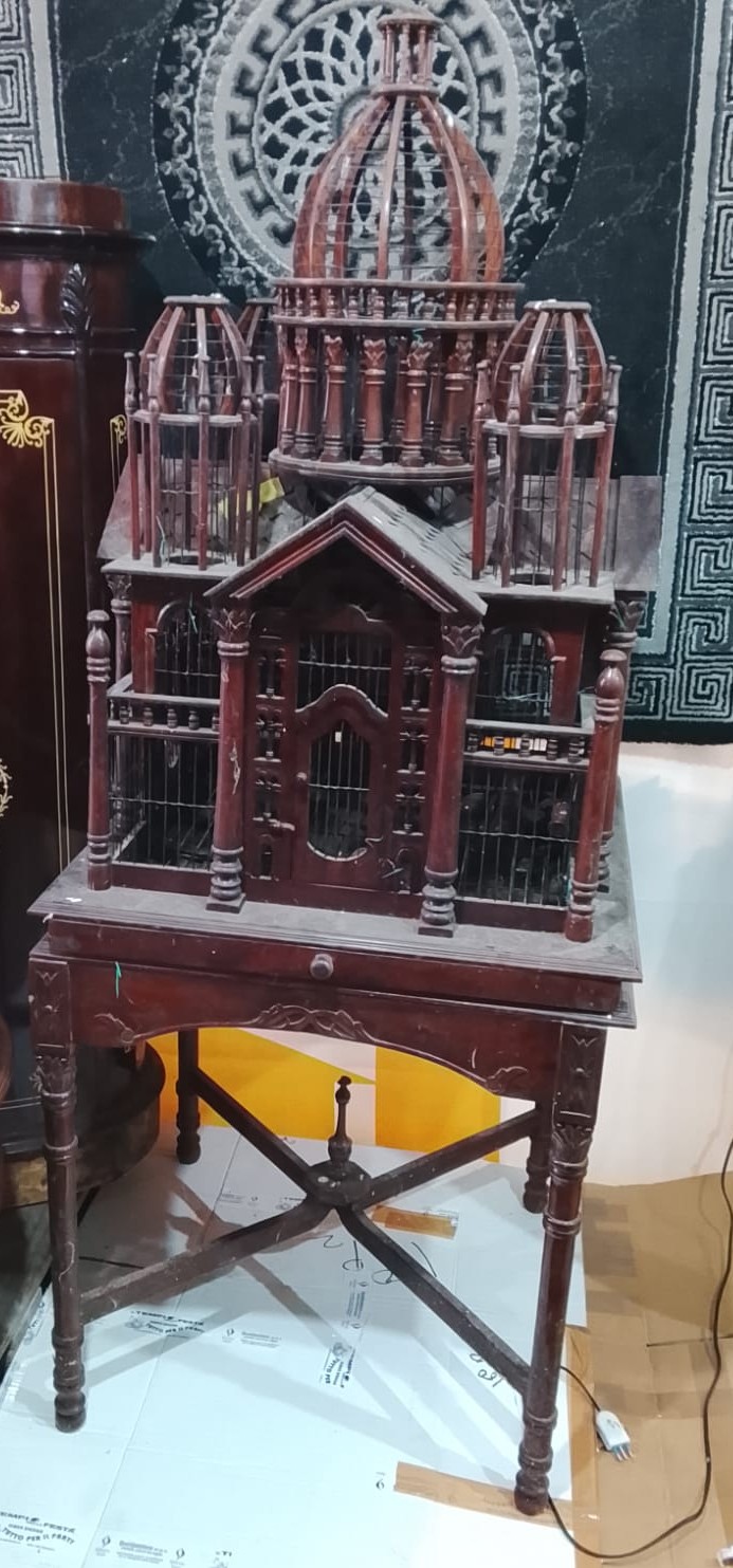 voliera-“cattedrale”-in-legno-con-tavolino-originale